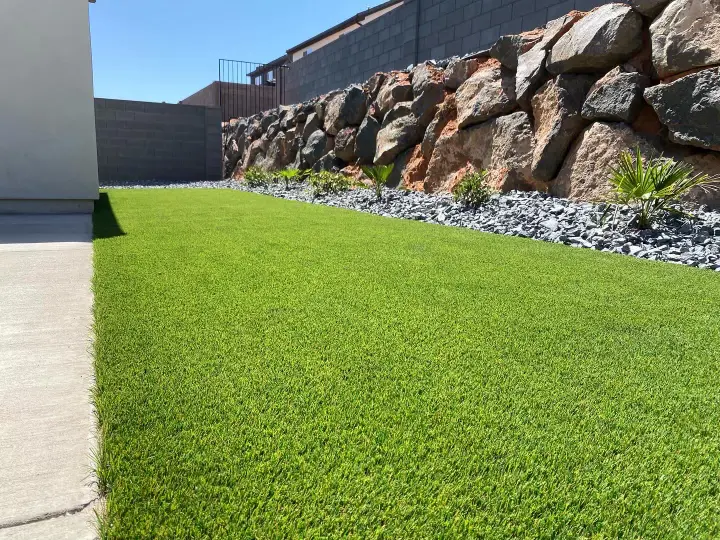 UV stabilized turf